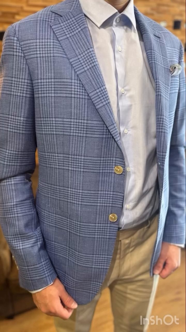 video_3_17_costume_bleu_gris